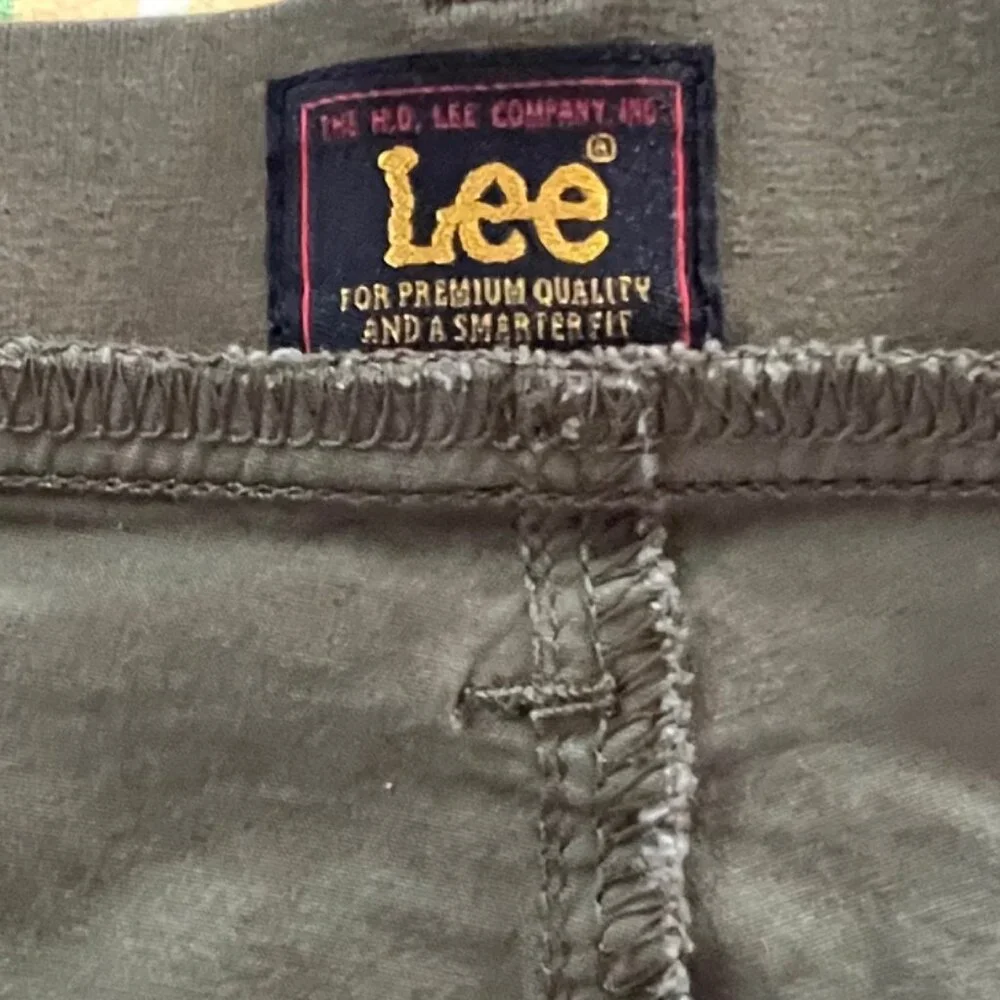 Women's Lee® Ultra Lux FLEX TO GO Cargo Shorts Olive Night  Sz 12 - Picture 7 of 9